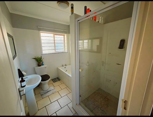 2 BEDROOM TOWNHOUSE FOR SALE IN JEFFREYS BAY CENTRAL